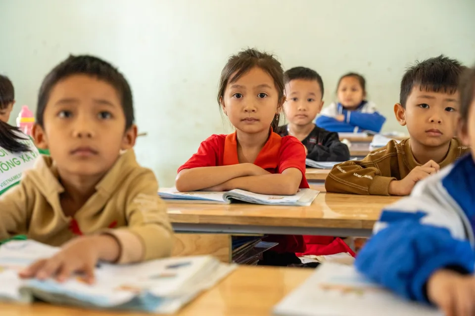 Bảng viết và dụng cụ dạy học
